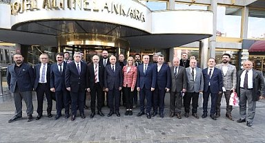 ÖNCÜ: ‘İŞ İNSANININ ÖNÜNE SET KOYMAYACAĞIZ, İŞLERİNİ KOLAYLAŞTIRIP YATIRIMI TEŞVİK EDECEĞİZ’