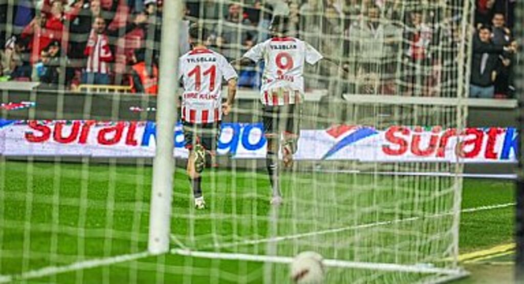 Samsunspor Antalyaspor'dan 3 puanı 2 golle kaptı