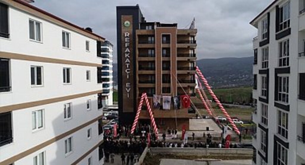 BAŞKAN DEMİRTAŞ HASTA REFAKATÇİ EVİ’Nİ HİZMETE AÇTI