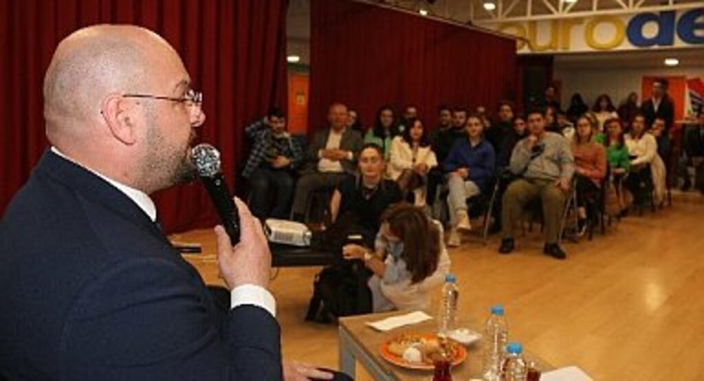 Gençler sordu, Türkel cevapladı