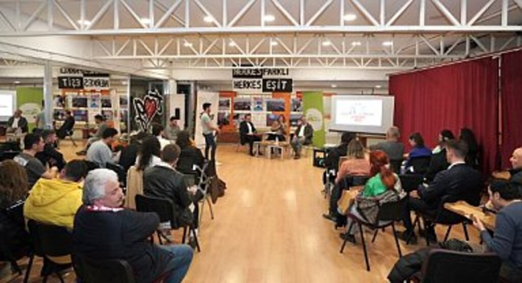 TÜFEKCİ: GENÇLER İÇİN UMUT VEREN PLANI OLAN YOK