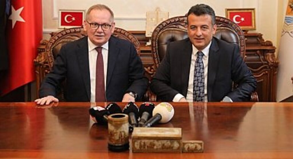 Halit Doğan Büyükşehir Belediye Başkanlığı Görevini Devraldı