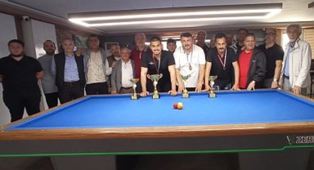3 Bant Bilardo Turnuvasında Dereceye Girenler Ödüllerini Aldı