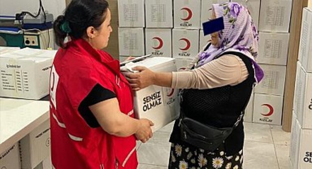 Kızılay Atakum Şubesi'nden İhtiyaç Sahibi Ailelere Yardım Eli
