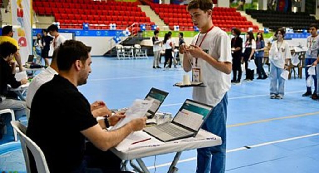 GELECEĞİN TEKNOLOJİ YILDIZLARI DENEYAP SINAVINDA BULUŞTU