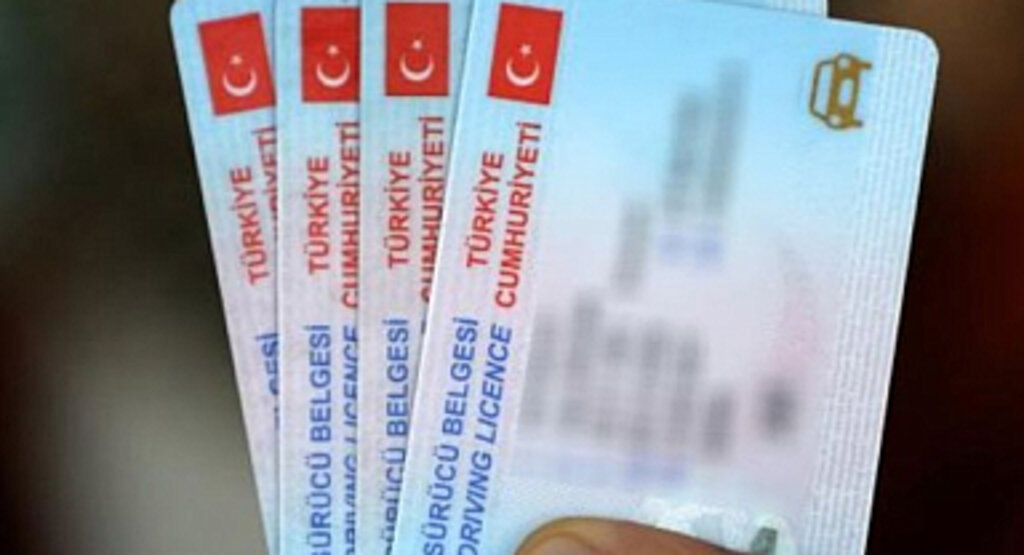 Eski Ehliyetini Yenilemeyene Büyük Ceza Geliyor