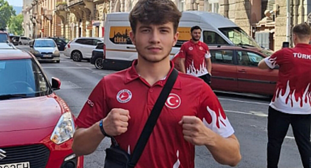 Hüseyin Emre Yıldırım Kickboks Dünya Üçüncüsü
