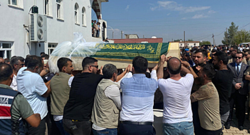 Narin, dualarla son yolculuğuna uğurlandı