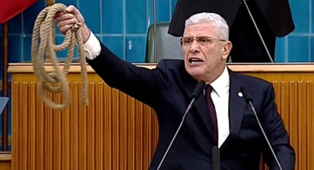 Bahçeli Dervişoğlu'nun İpine İyi Parti'nin Çantasını Astı
