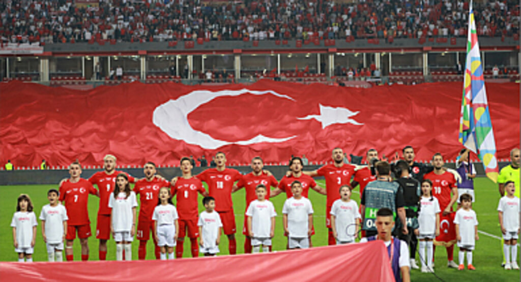 SAMSUN'DA MİLLİ TAKIMA BÜYÜK DESTEK 3 PUAN GETİRDİ