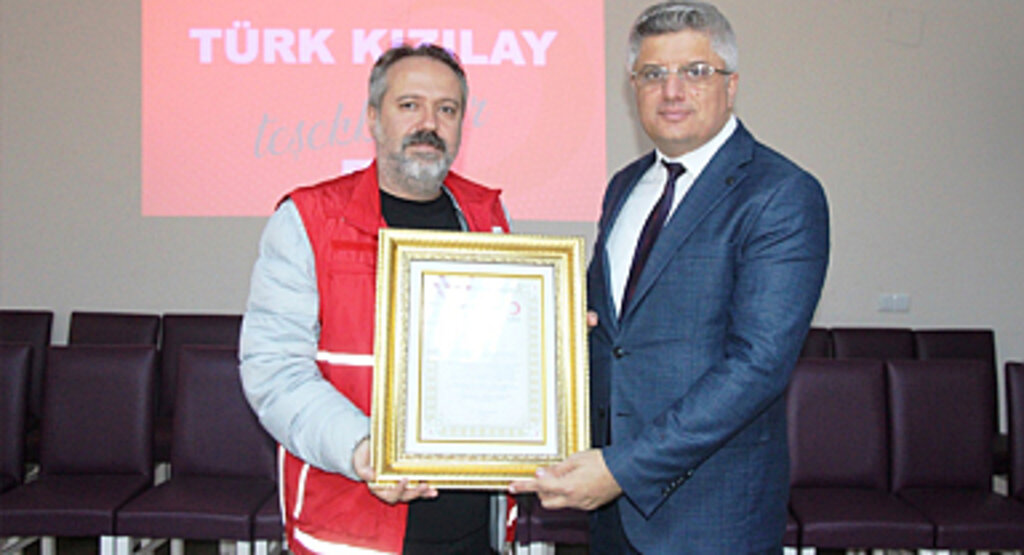 TÜRK KIZILAYDAN SAMSUN İL MİLLİ EĞİTİM MÜDÜRLÜĞÜNE ALTIN MADALYA