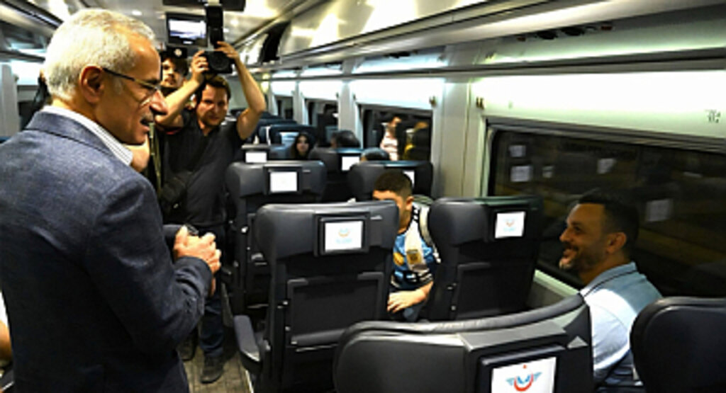 24 Kasım'da Tüm Öğretmenlere Hızlı Tren İndirimi