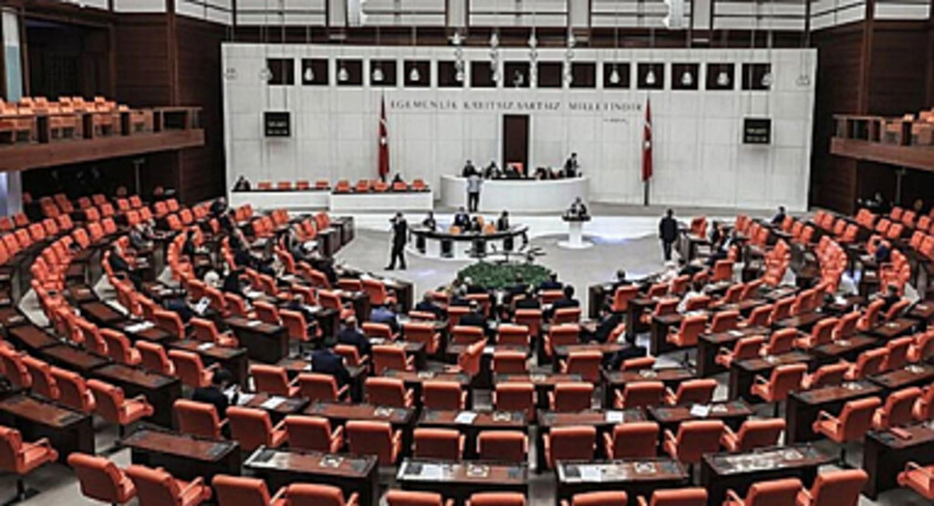 Ruhsatsız Silaha 4 Yıl Hapis Yetkisiz Çakara 96 Bin Lira Ceza Yasalaştı