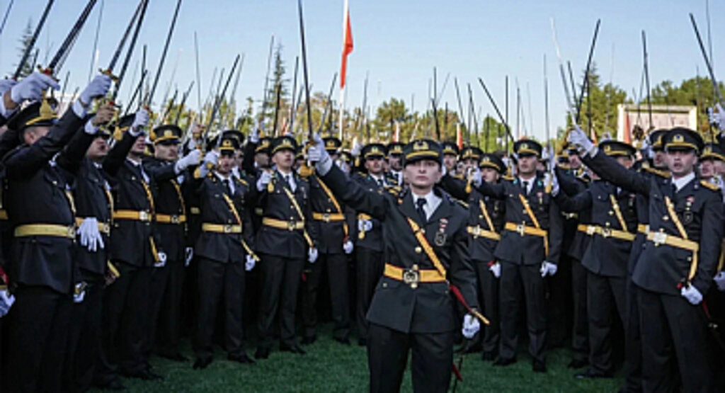 TSK kılıç çeken teğmenin ihracı için açıklama