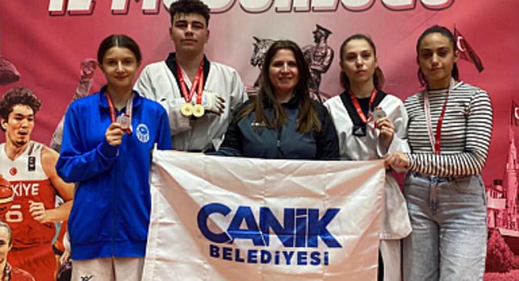 Canikli Sporculardan Gövde Gösterisi