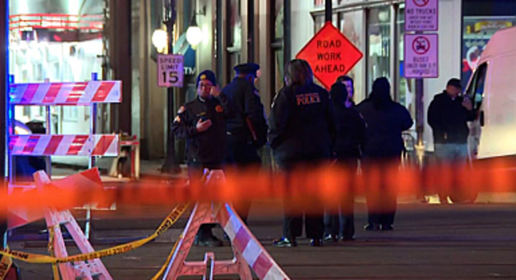 ABD'de araç kalabalığın arasına daldı