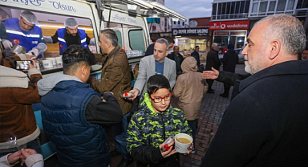 Başkan İbrahim Sandıkçı’dan Vatandaşlara Çorba İkramı