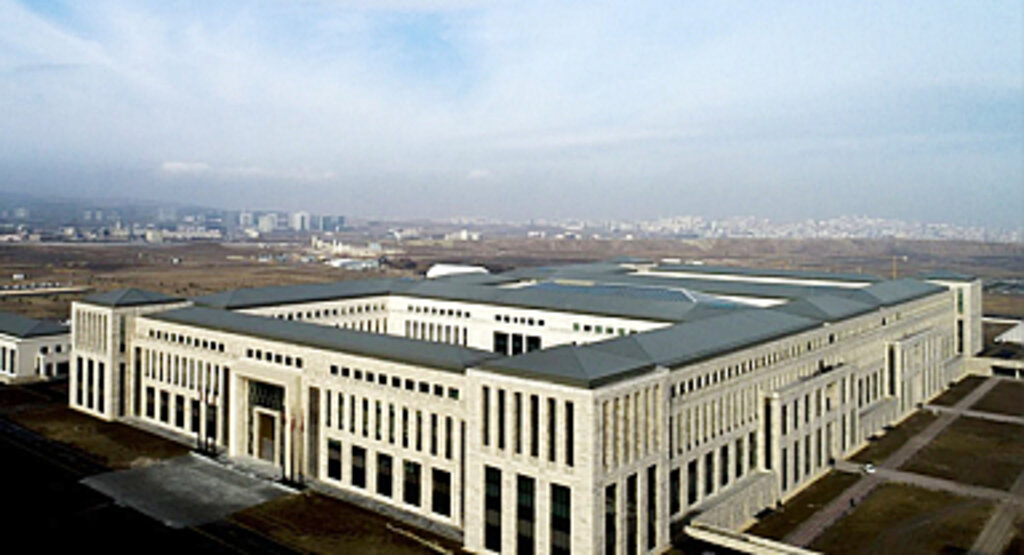 MİT'in kariyer fırsatlarına gençlerden yoğun talep