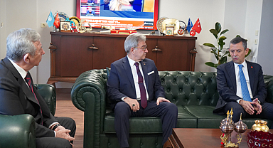 Özgür Özel ve Mansur Yavaş'tan Zafer Partisi Genel Merkezine destek ziyareti