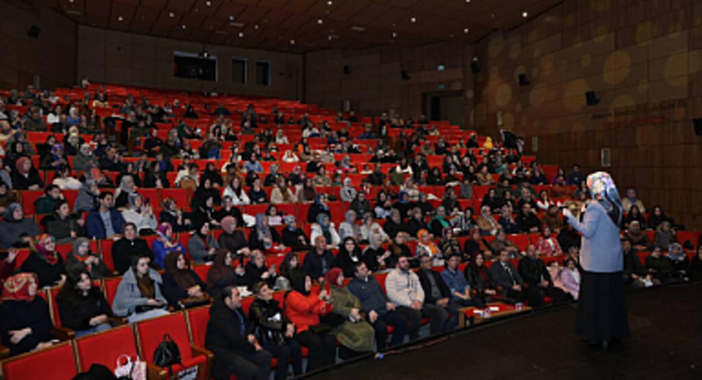 Psikolog Hatice Kübra Tongar Samsunlularla buluştu