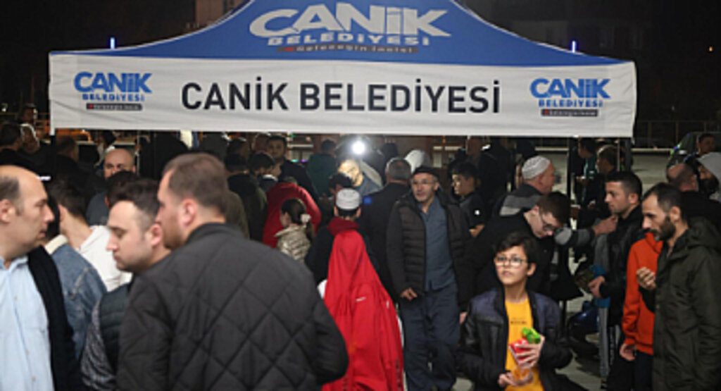 Canik'te Kadir Gecesi Coşkusu Binler Camilere Doldu