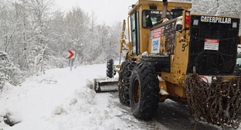 Canik'te Karla Mücadele: Kapanan yollar açılıyor
