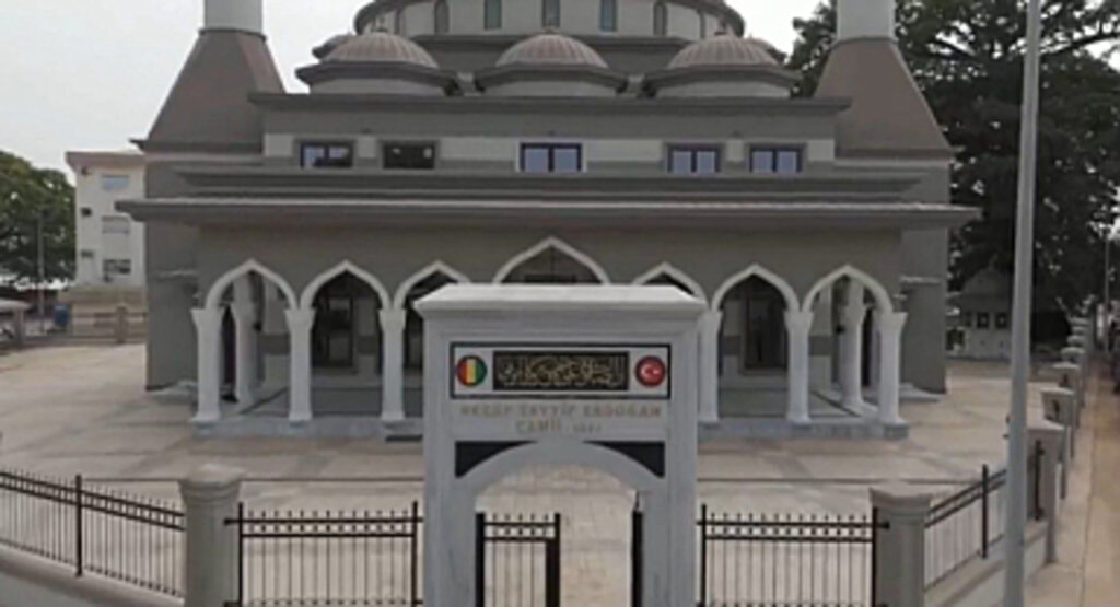 Gine'de Recep Tayyip Erdoğan Camii'nin açılışı yapıldı