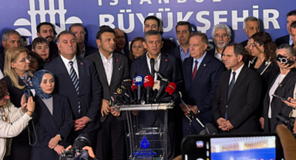 Özgür Özel: Biz Saraçhane'deyiz, milletin emaneti İBB'ye burada sahip çıkacağız