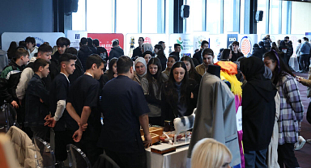 AKADEMİK MESLEK TANITIM GÜNLERİNE GENÇLERDEN BÜYÜK İLGİ