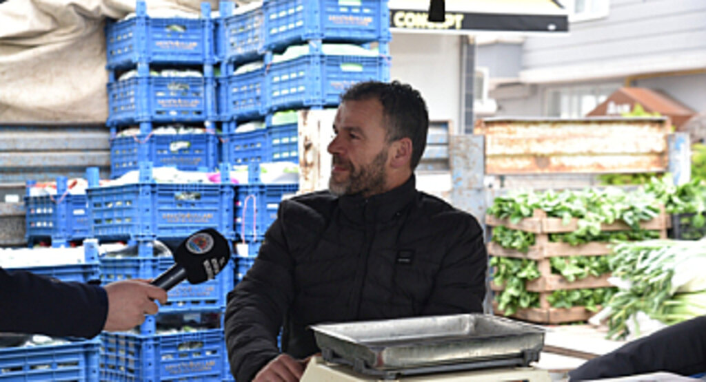 Atakumlu Pazarcılara Belediyeden Sıcak Çorba 