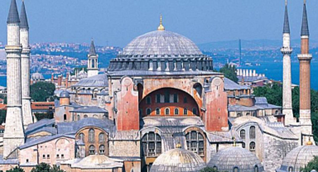 Ayasofya'nın ana kubbesi restorasyona alınıyor