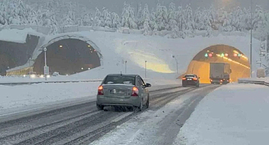 Bolu Dağı'nda zincirleme kaza: İstanbul yönü ulaşıma kapandı