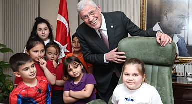 Dervişoğlu, koltuğunu çocuklara bıraktı