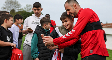 Samsunspor'dan Sosyal Hizmetli Çocuklara Bayram Coşkusu