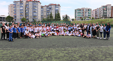 Atakumlu minik futbolcuların turnuvası sona erdi
