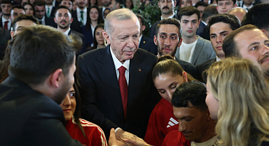 Cumhurbaşkanı Erdoğan: Yeni anayasayı gençlerle birlikte inşa edeceğiz