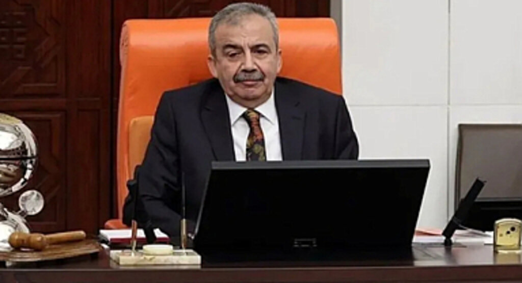 Sırrı Süreyya Önder hayatını kaybetti