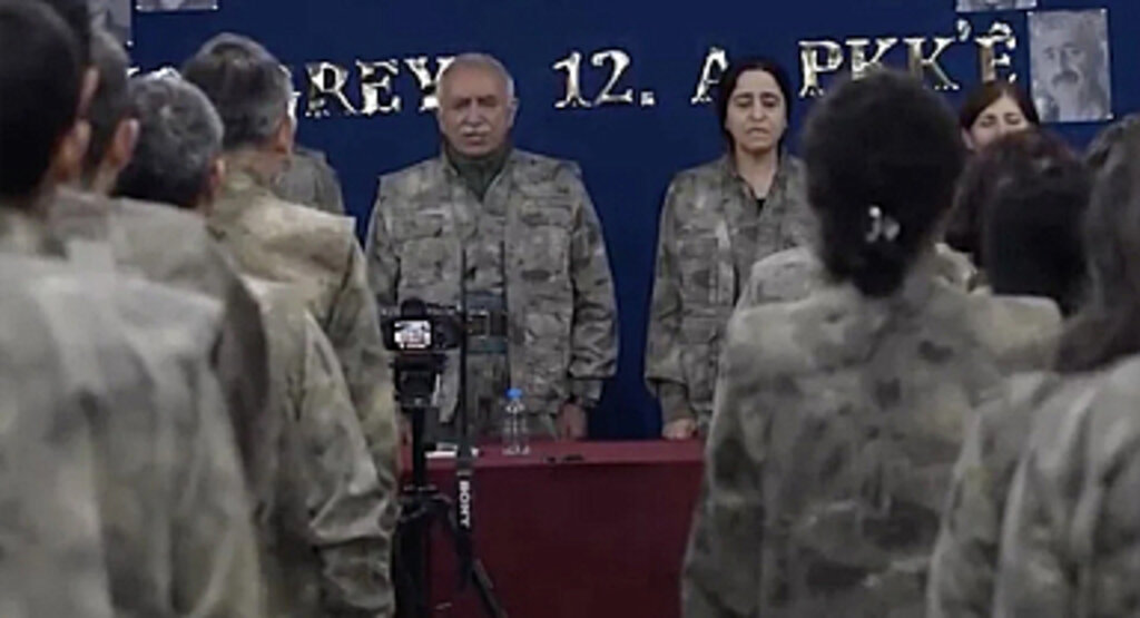 PKK kendini feshederek silah bıraktığını duyurdu