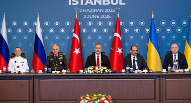 Rus ve Ukrayna Heyetleri Çırağan Sarayı'nda Barış İçin Buluştu
