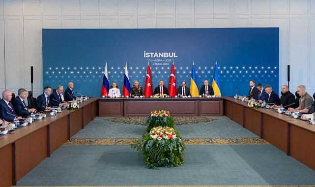 Rus ve Ukrayna Heyetleri Çırağan Sarayı'nda Barış İçin Buluştu