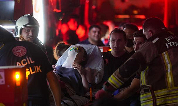 26 katlı binada yangın: 1'i bebek 3 kişi yaşamını yitirdi