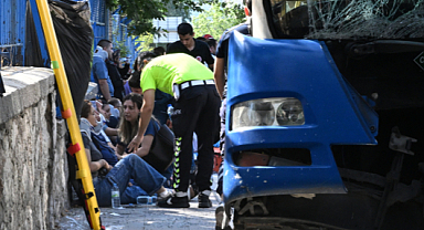 Ankara'da belediye otobüsü kaza yaptı: Çok sayıda yaralı var