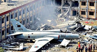 Bangladeş'te savaş uçağı eğitim kampüsüne düştü: Çok sayıda ölü ve yaralı var