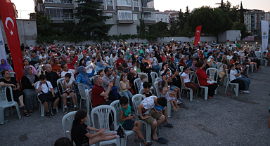 İLKADIM’DA AÇIK HAVA SİNEMA GECESİNE YOĞUN İLGİ