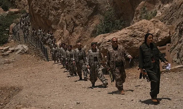 PKK'dan ilk grup silahlarını bıraktı