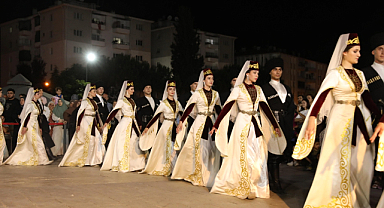 Samsun Halk Dansları Festivaline Yoğun İlgi 