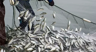 Balık tezgahları gün sayıyor: Tekneler son bakımlarını yapıyor