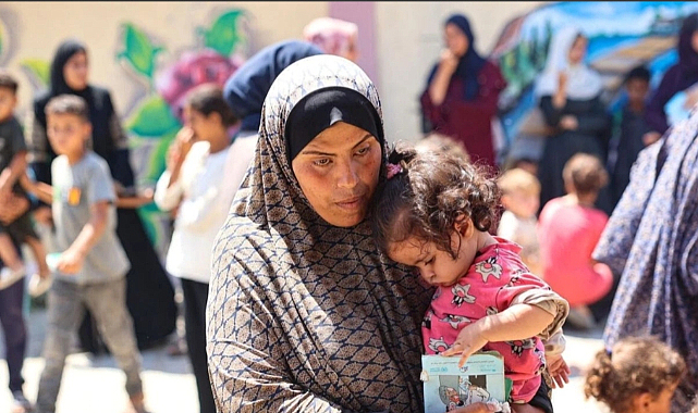 İsrail alçaklığı bitmiyor: Açlıktan ölen Filistinlilerin üzerine bomba yağdırıyor