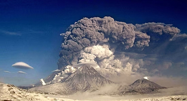 Rusya''da 8.8'lik Depremin Ardından Yanardağlar Faaliyete Geçti