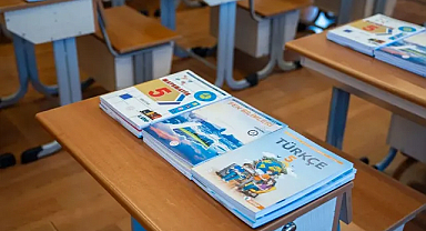 Ücretsiz ders kitapları okul sıralarında